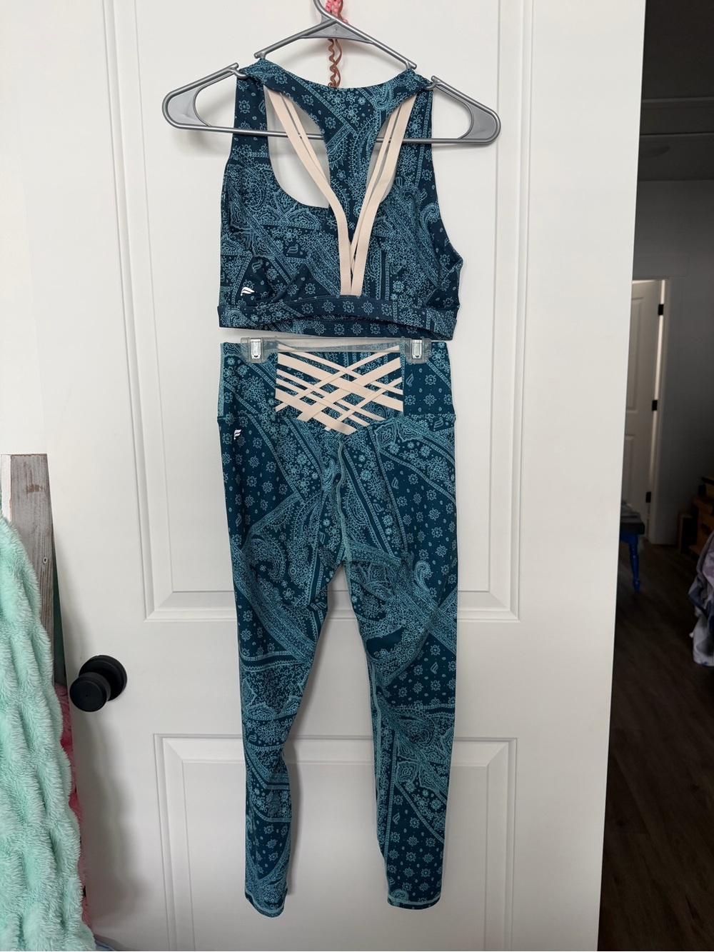 Fabletics Teal Paisley Sports Bra & Leggings with Cream Straps